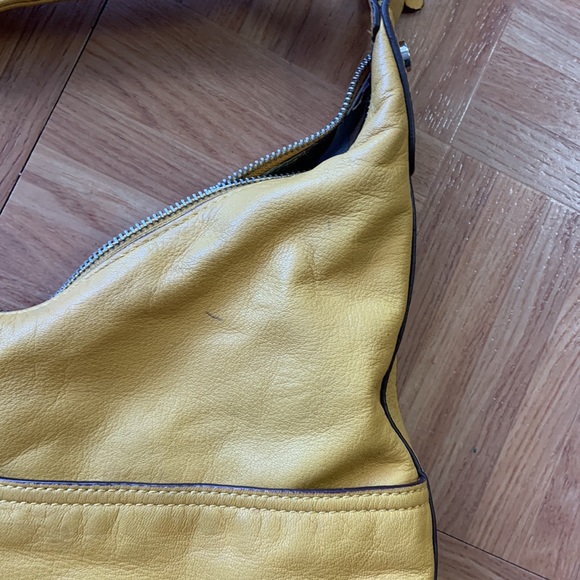 Tignanello Leather Shoulder/ Hobo Purse Camel 4 Front Pocket Striped Lining - Picture 7 of 8